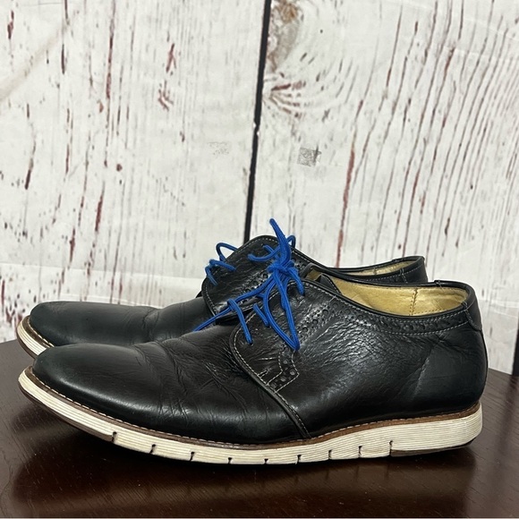 BROOKS Men\'s Black Leather Sneakers Dressy Shoes Blue Laces 9.5